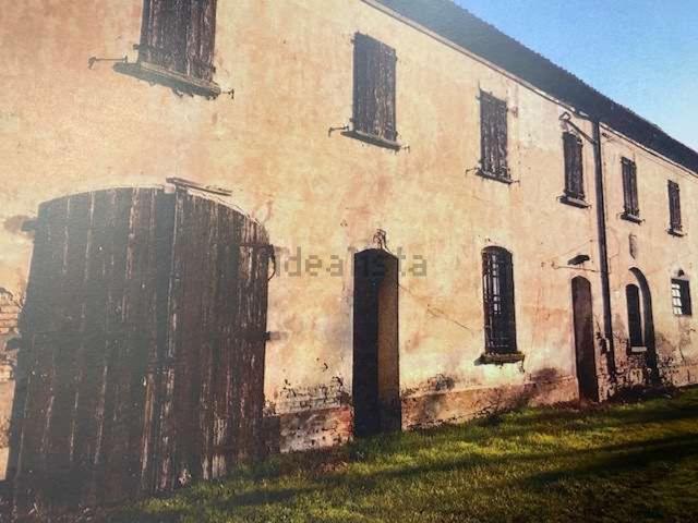Rustici e casali in vendita di 850 m² in Via Gorizia