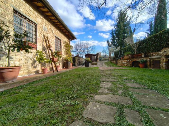 Rustici e casali in vendita di 85 m² in Via Antonio Pacinotti, 22