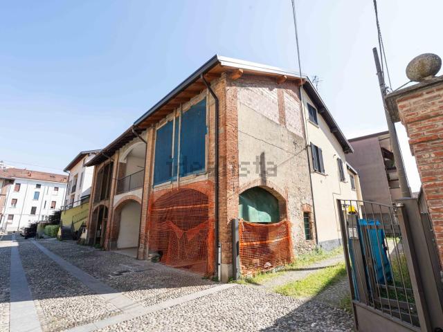 Rustici e casali in vendita di 85 m² in Via Emanuele D&apos Adda, 13