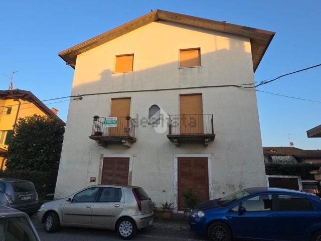 Rustici e casali in vendita di 85 m² in Via Trieste, 14