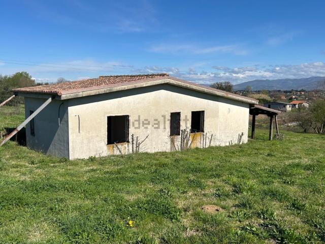 Rustici e casali in vendita di 85 m² in Via Verbania, 7