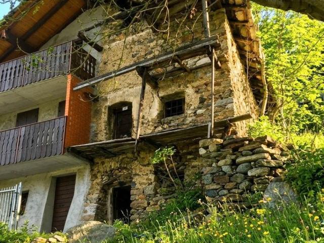 Rustici e casali in vendita di 85 m² in Strada senza nome, 11