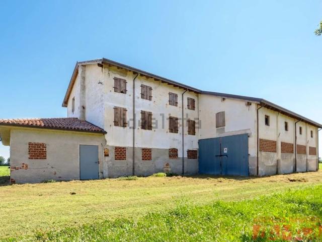 Rustici e casali in vendita di 865 m² in Via Malamocco, 65