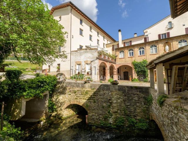 Rustici e casali in vendita di 860 m² in Via delle Cartiere, 5