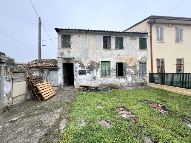 Rustici e casali in vendita di 86 m² in Via Guido Rossa, 12