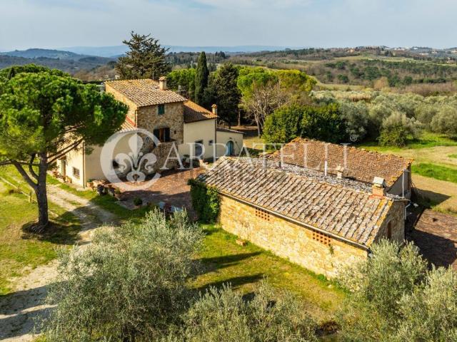 Rustici e casali in vendita di 875 m² in Piazza Sandro Pertini, 35