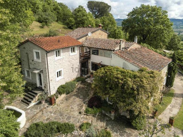 Rustici e casali in vendita di 876 m² in Via Becarino