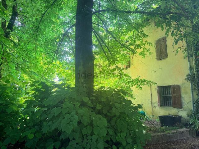 Rustici e casali in vendita di 870 m² in Strada Bassa Nuova