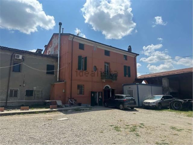 Rustici e casali in vendita di 870 m² in Strada di Cortemaggiore