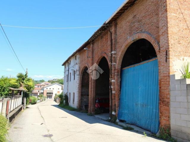 Rustici e casali in vendita di 884 m² in Via C. Balbo, 11