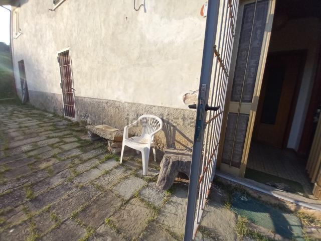 Rustici e casali in vendita di 898 m² in Via lucchese, 22