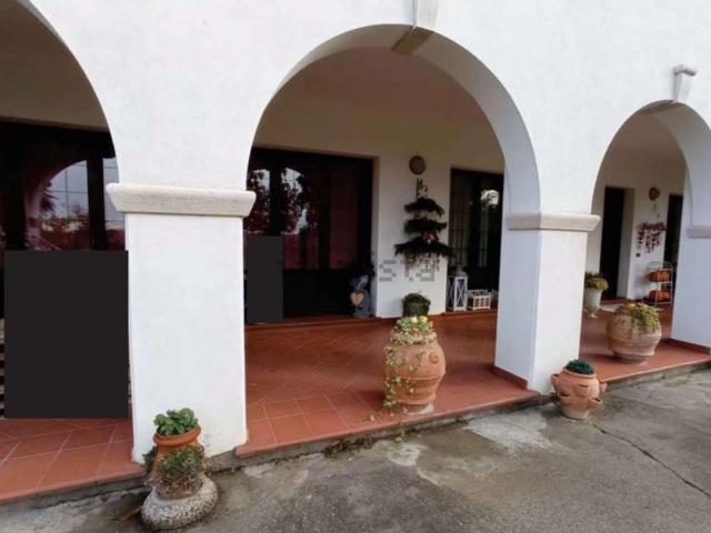 Rustici e casali in vendita di 893 m² in Via Cesare Battisti