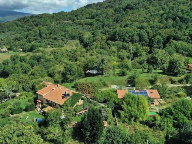 Rustici e casali in vendita di 900 m²
