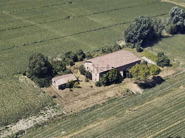 Rustici e casali in vendita di 900 m²
