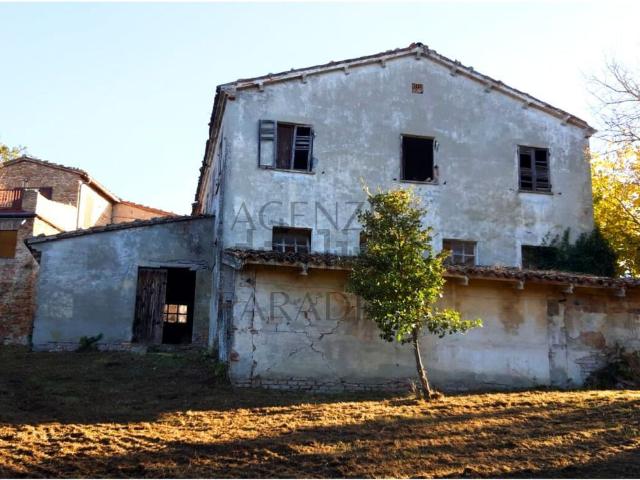 Rustici e casali in vendita di 900 m²