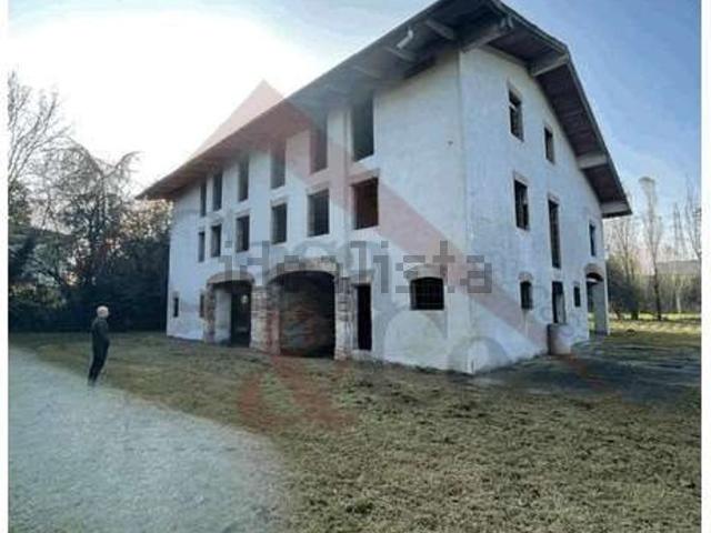 Rustici e casali in vendita di 900 m²