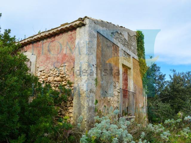 Rustici e casali in vendita di 900 m²