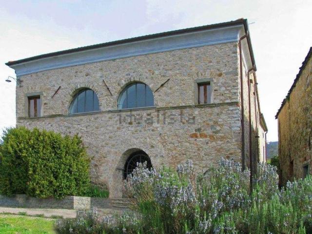 Rustici e casali in vendita di 900 m²