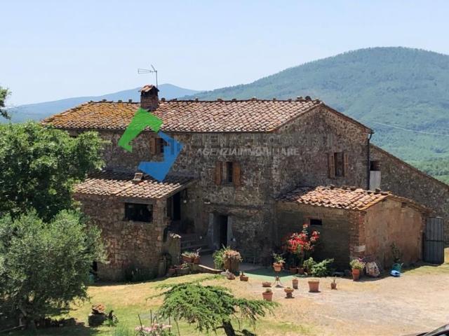 Rustici e casali in vendita di 900 m²