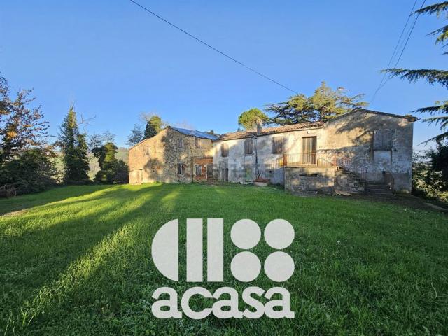 Rustici e casali in vendita di 900 m²
