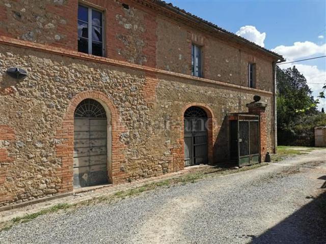 Rustici e casali in vendita di 900 m² in Località Ampugnano