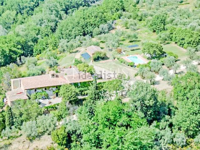 Rustici e casali in vendita di 900 m² in Strada di Poneta