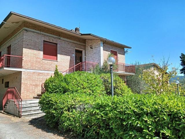 Rustici e casali in vendita di 900 m² in Via del Chianti Classico