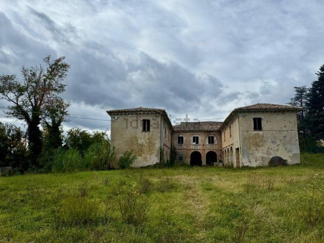 Rustici e casali in vendita di 900 m² in Via delle Querce
