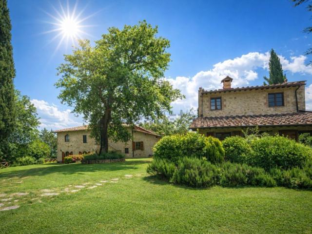Rustici e casali in vendita di 900 m² in Via di monticiano
