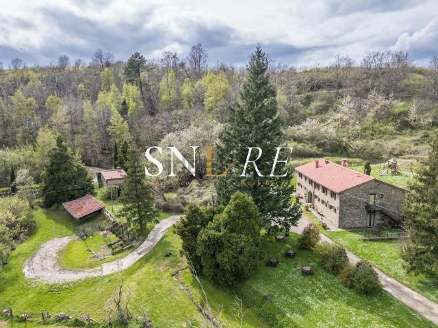 Rustici e casali in vendita di 900 m² in Via Italia