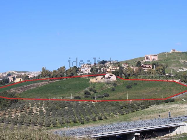 Rustici e casali in vendita di 900 m² in Via Pier Santi Mattarella