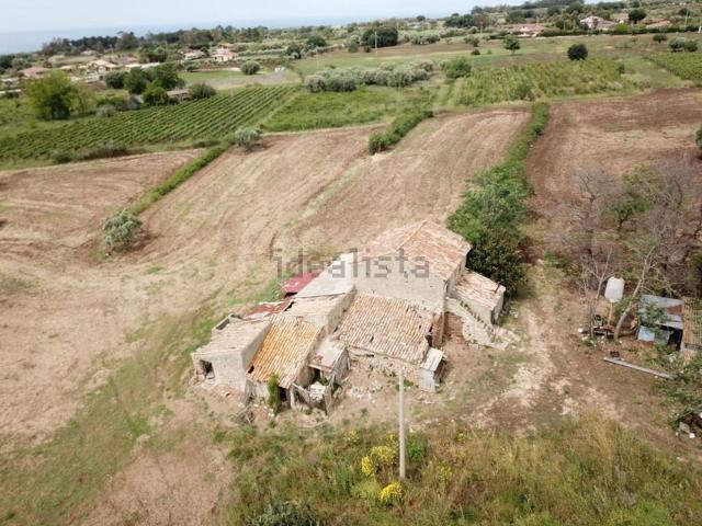 Rustici e casali in vendita di 900 m² in Via Roma, 40