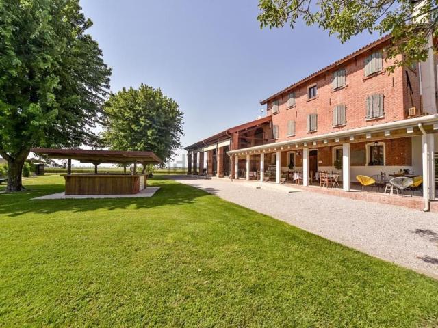 Rustici e casali in vendita di 900 m² in Viale Santa Margherita