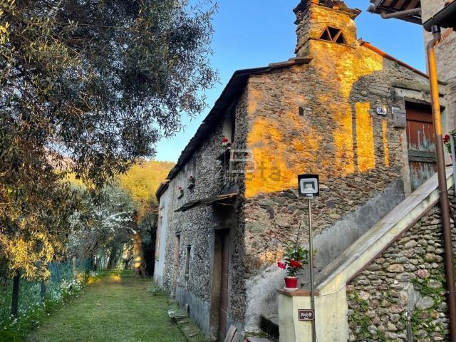 Rustici e casali in vendita di 90 m² in Via Cocci