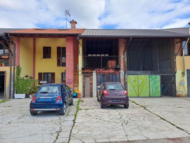 Rustici e casali in vendita di 90 m² in Via Casnati, 26