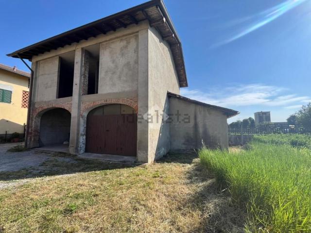 Rustici e casali in vendita di 90 m² in Via A. Furlanelli, 76