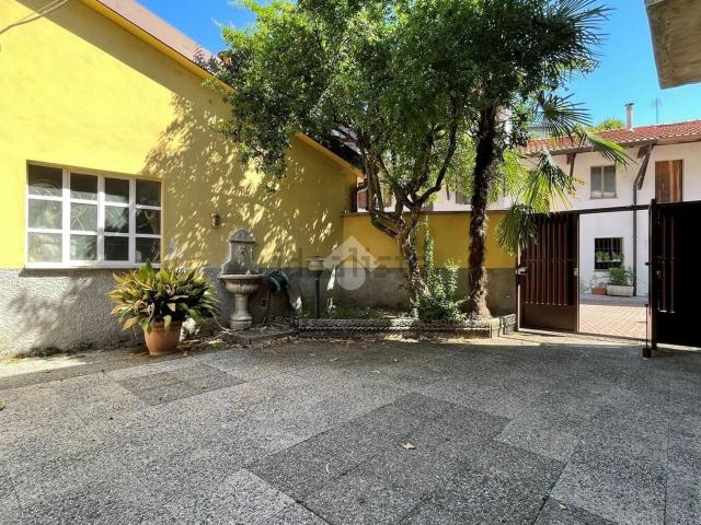 Rustici e casali in vendita di 90 m² in Via Baruso, 25