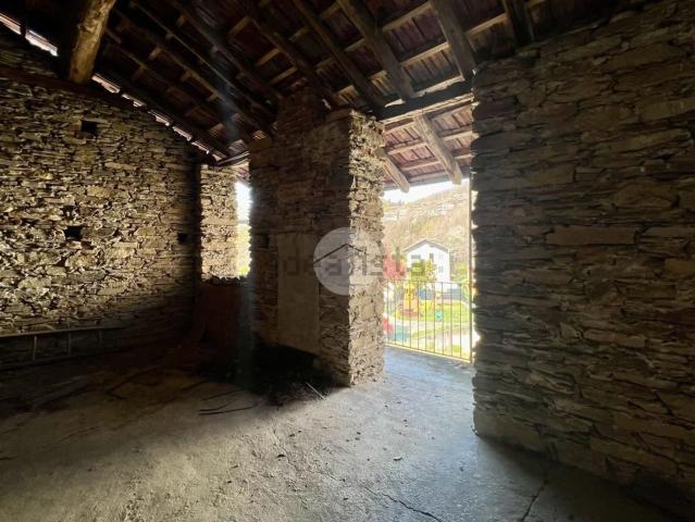 Rustici e casali in vendita di 90 m² in Via delle Scuole, 456