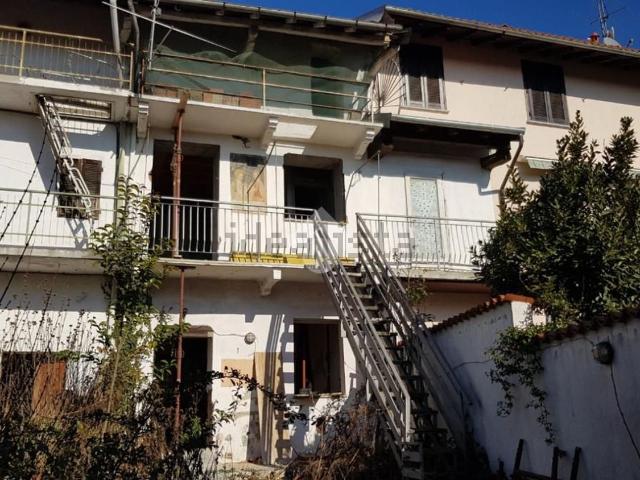 Rustici e casali in vendita di 90 m² in Via Fontanazze, 4