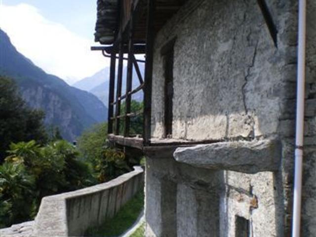 Rustici e casali in vendita di 90 m² in Frazione Salè, 7
