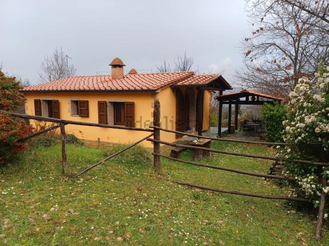 Rustici e casali in vendita di 90 m² in Località I Piloni