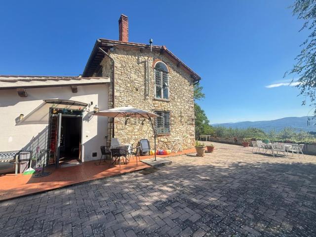 Rustici e casali in vendita di 90 m² in Località le corti, 15