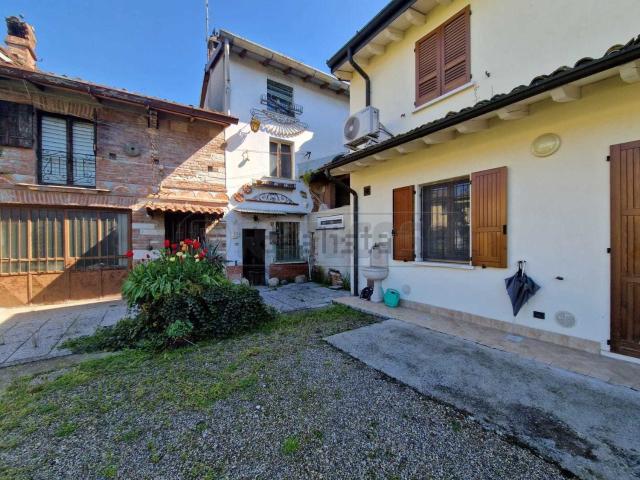 Rustici e casali in vendita di 91 m² in Via Casalmaggiore