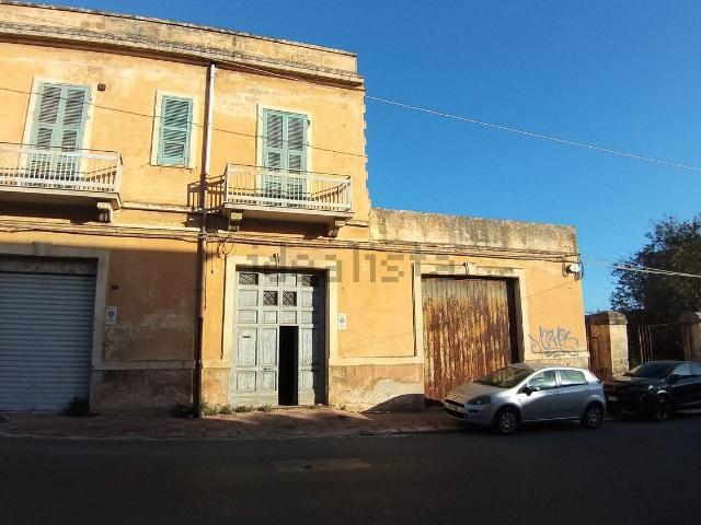 Rustici e casali in vendita di 920 m² in Via Partigiani Caduti, 7