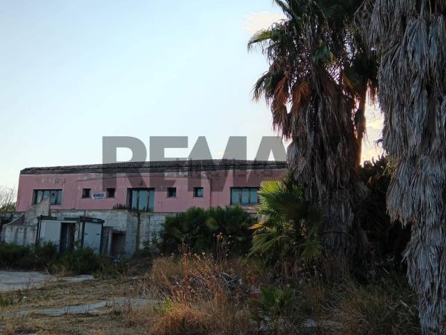 Rustici e casali in vendita di 933 m² in Via Antonio Ascari, 6