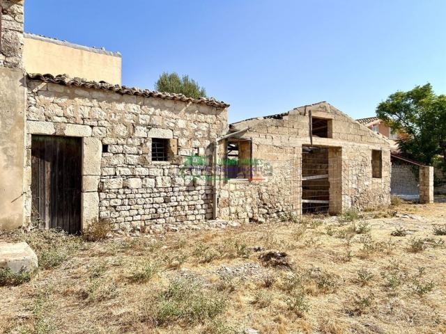 Rustici e casali in vendita di 940 m² in Strada Regionale 82