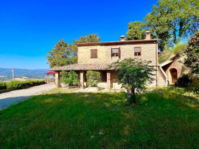 Rustici e casali in vendita di 942 m² in Via Cremani