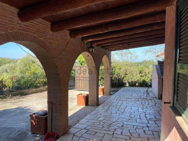 Rustici e casali in vendita di 94 m² in Via Colle Rasto, 17