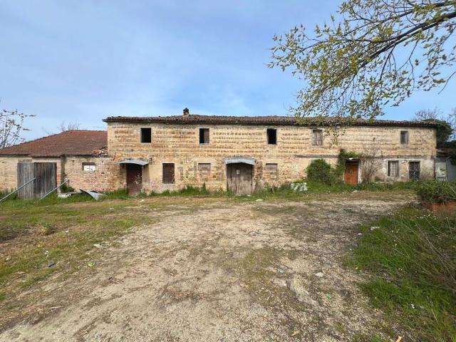 Rustici e casali in vendita di 950 m² in Strada dei Treponti