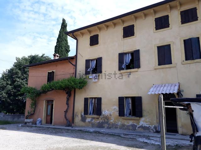 Rustici e casali in vendita di 950 m² in Piazza Chiesa